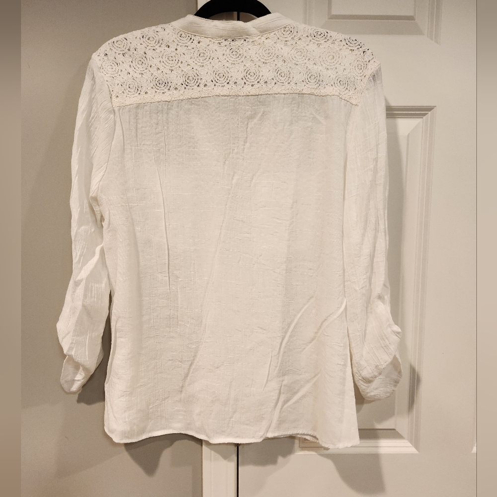 Notations White Crochet Yoke Button-Front Blouse- Large - Picture 4 of 5